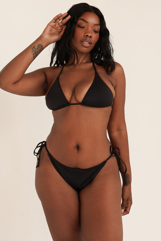 Ketara is 5'10" wearing XL.