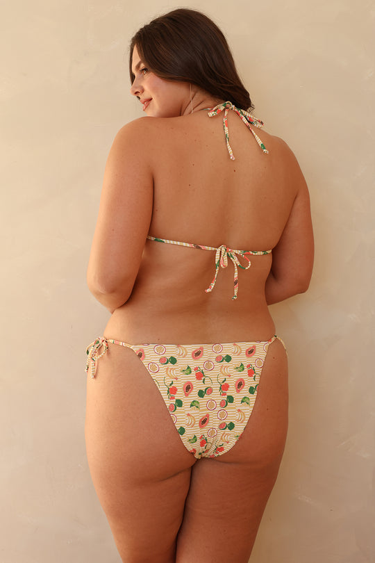 Hannah is 5'10" wearing XL.