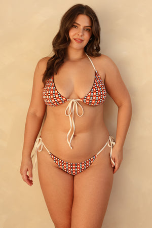 Hannah is 5'10" wearing XL.