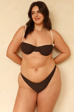 Hannah — 5'10", 38C, XL top | XL bottom.