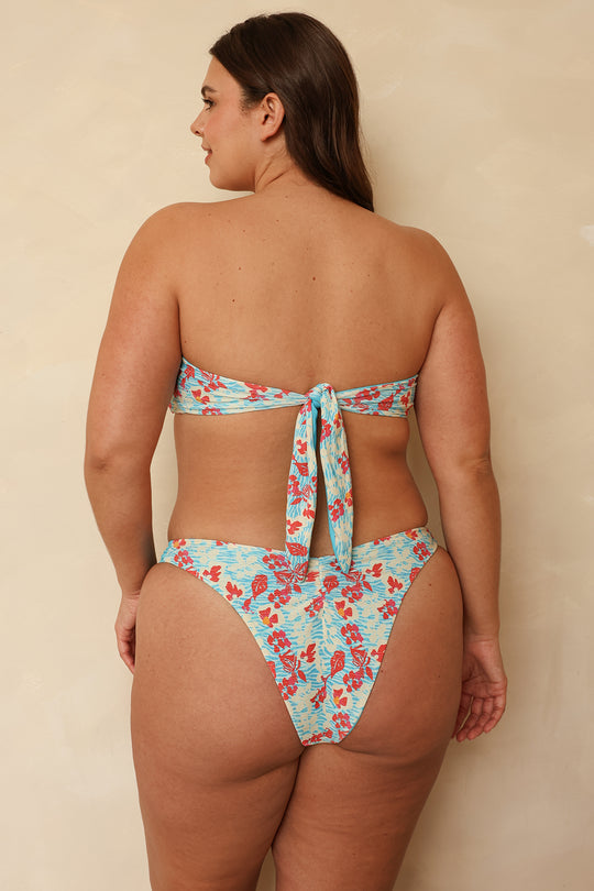 Hannah is 5'10" wearing XL.