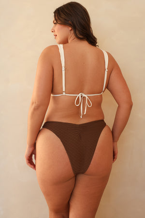 Hannah is 5'10" wearing XL.