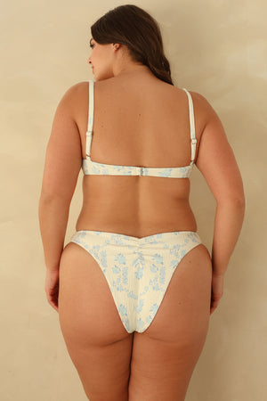 Hannah is 5'10" wearing XL.