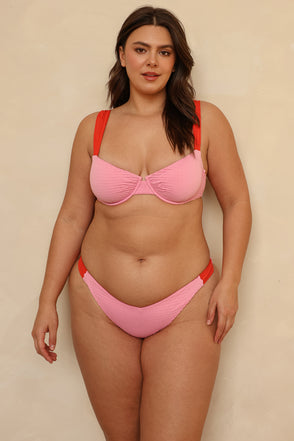 Hannah is 5'10" wearing XL.