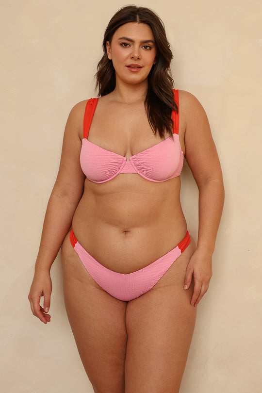 Hannah is 5'10" wearing XL.