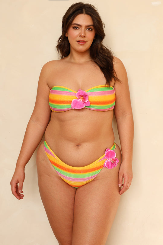 Hannah is 5'10" wearing XL.