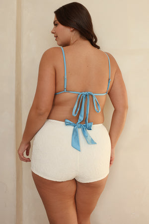 Hannah is 5'10" wearing XL.