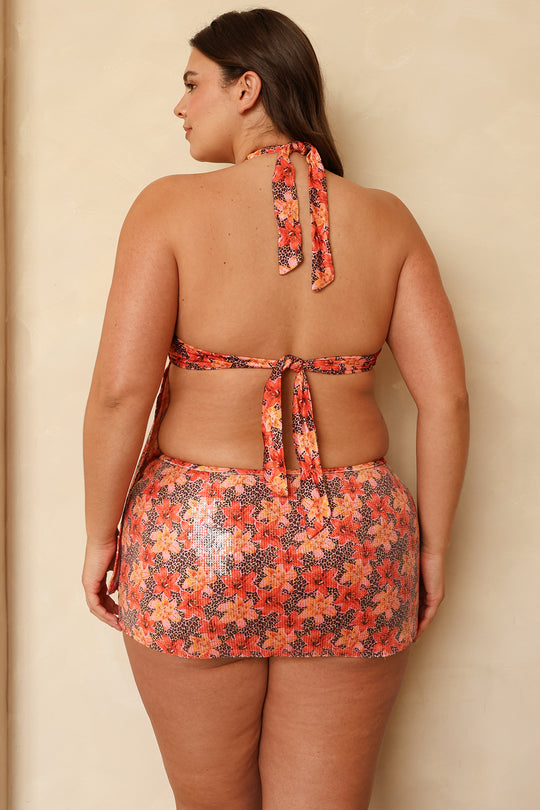 Hannah is 5'10" wearing XL.