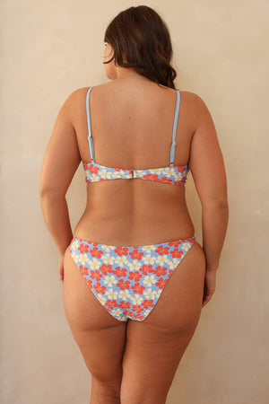 Hannah is 5'10" wearing XL.