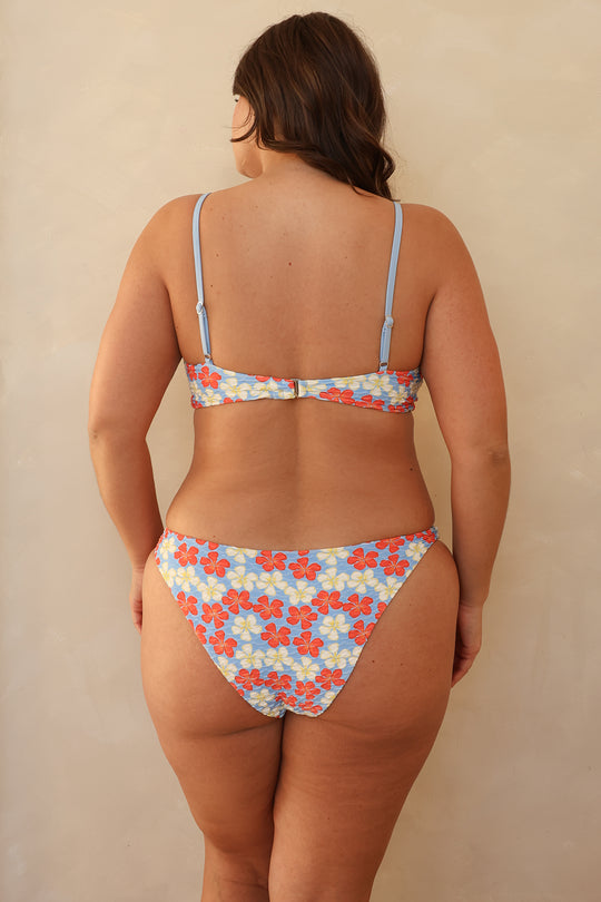 Hannah is 5'10" wearing XL.