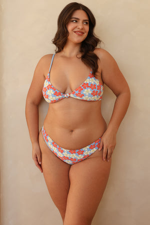 Hannah is 5'10" wearing XL.