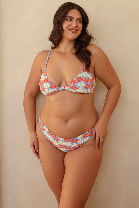 Hannah is 5'10" wearing XL.