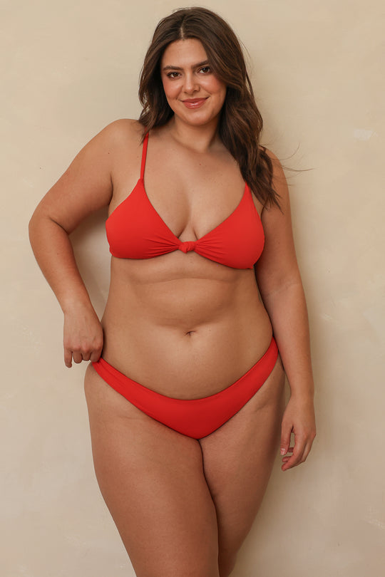 Hannah is 5'10" wearing XL.