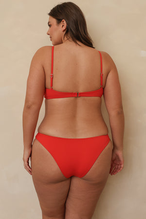 Hannah is 5'10" wearing XL.