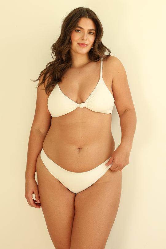 Hannah is 5'10" wearing XL.