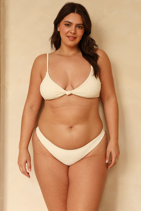 Hannah is 5'10" wearing XL.