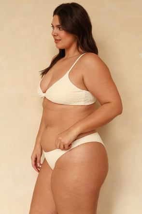 Hannah is 5'10" wearing XL.