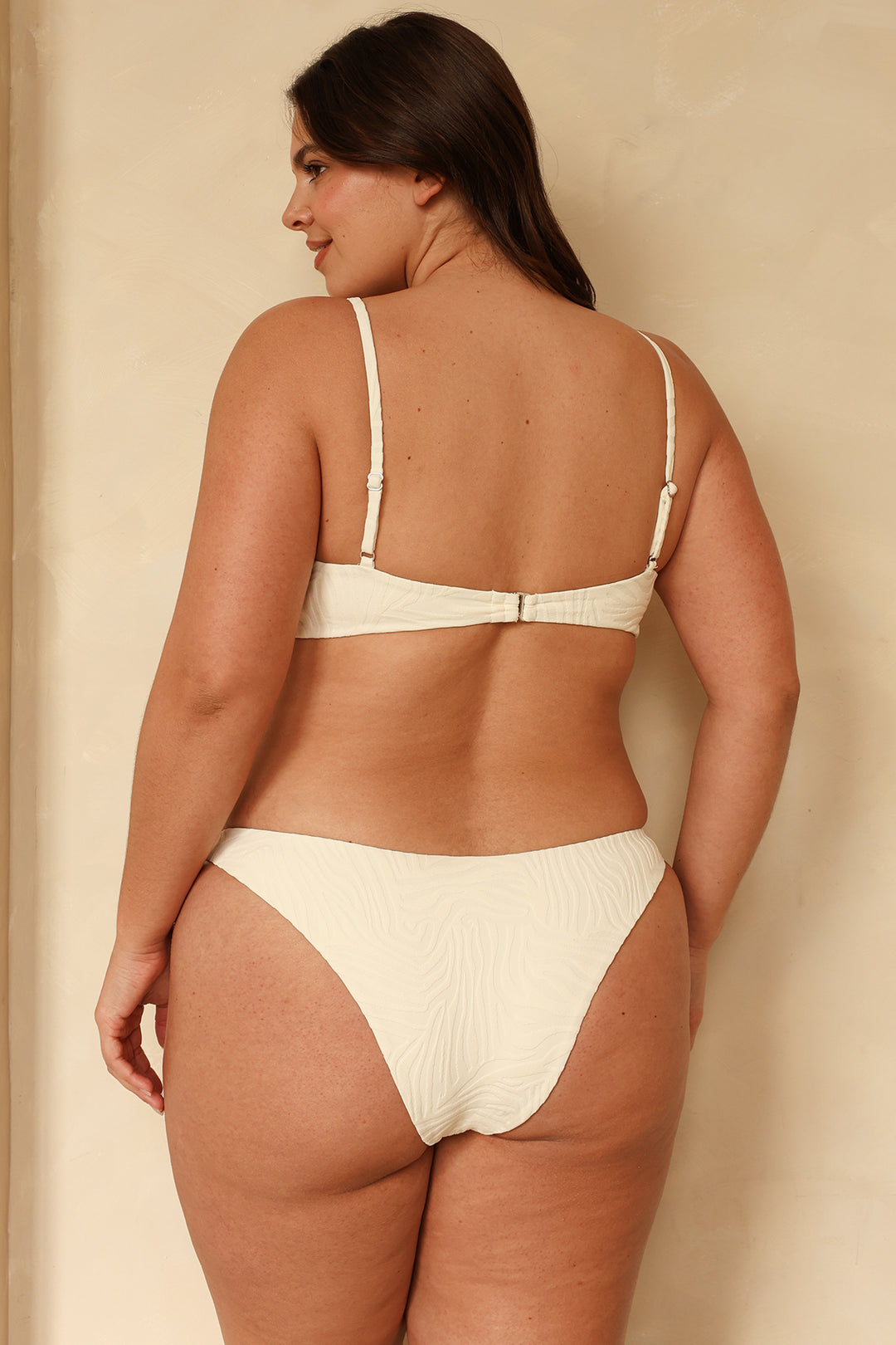 Hannah is 5'10" wearing XL.