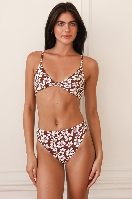 Zoe is 5'9" wearing S.