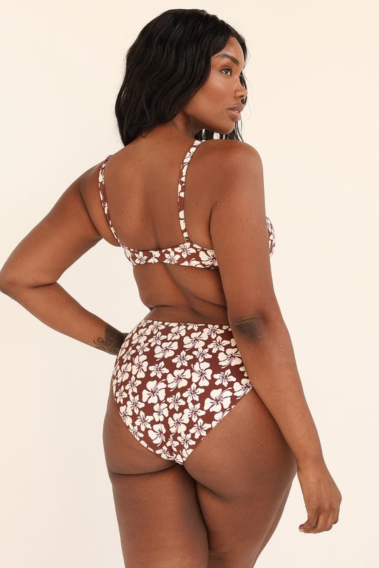 Ketara is 5'10" wearing XL.