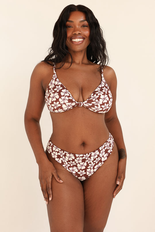 Ketara is 5'10" wearing XL.