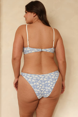 Hannah is 5'10" wearing XL.