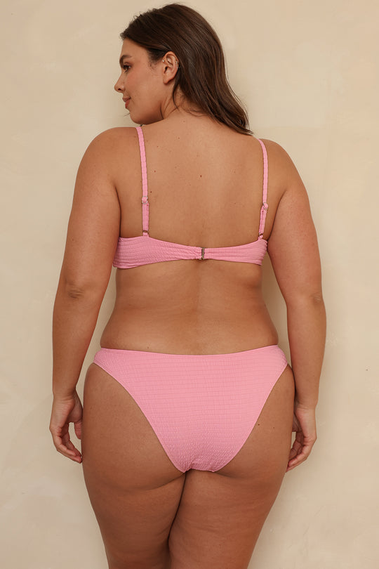 Hannah is 5'10" wearing XL.