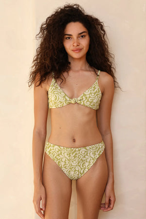 Brianna is 5'9" wearing S.