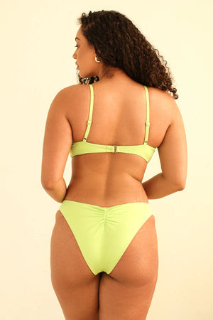 Natalia is 5'8.5" wearing Size XL.