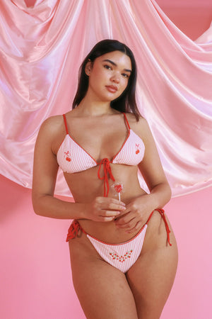 Breanna — 5'7", 36B, L top | L bottom.
