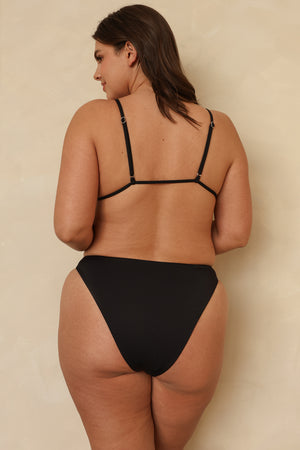 Hannah is 5'10" wearing XL.