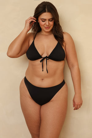 Hannah is 5'10" wearing XL.