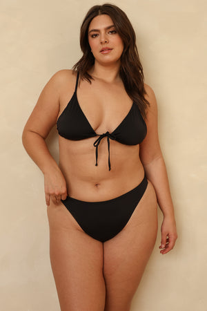 Hannah is 5'10" wearing XL.