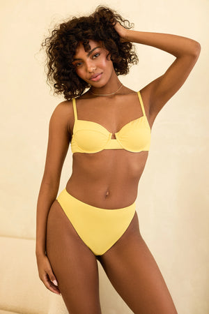 Timani is 5'8.5" wearing S.