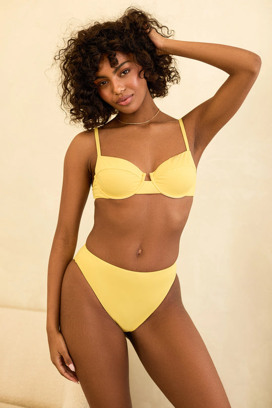 Timani is 5'8.5" wearing S.