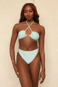Madysen — 6'0", 34B, S top | S bottom.