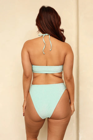 Noey — 5'3" 38B, L top | L bottom.