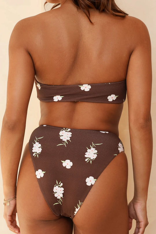 Isabella is 5'9" wearing S.