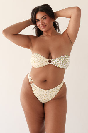 Julia is 5'10" wearing XL.