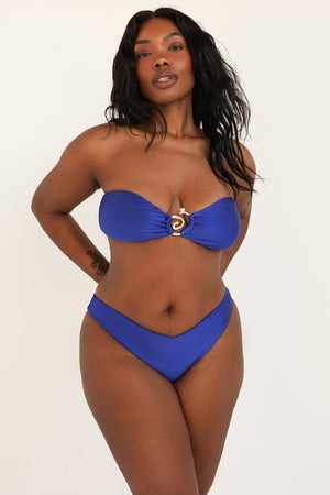 Ketara is 5'10" wearing XL.