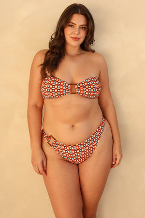 Hannah is 5'10" wearing XL.