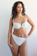 Kenzie — 5'10", 34B, M top | M bottom.