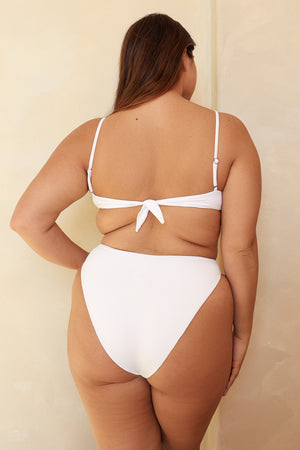 Kacie is 5'8" wearing Size XL.