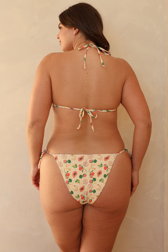 Hannah is 5'10" wearing XL.