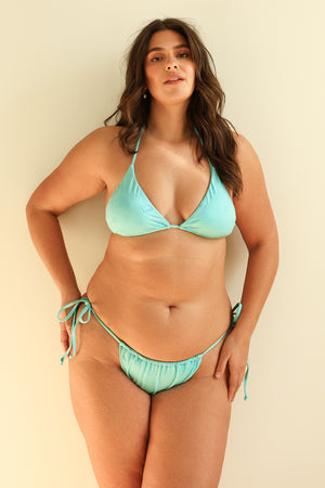 Hannah is 5'10" wearing XL.