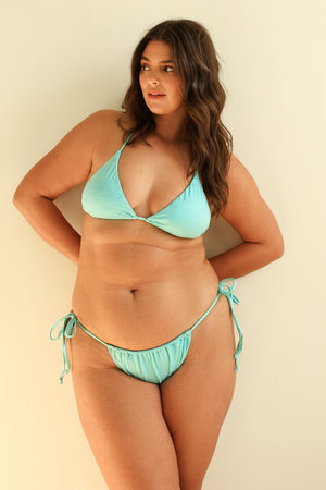 Hannah is 5'10" wearing XL.