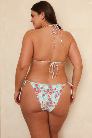 Hannah is 5'10" wearing XL.