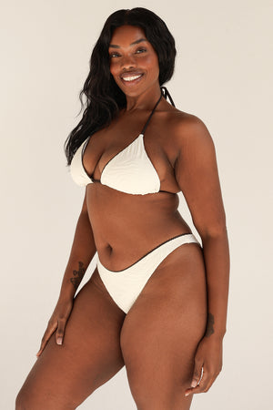 Ketara is 5'10" wearing XL.
