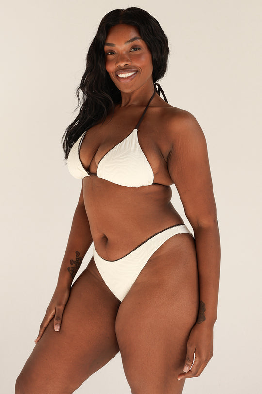 Ketara is 5'10" wearing XL.