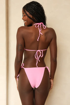 Taylor Roberts is 5'10" wearing M.